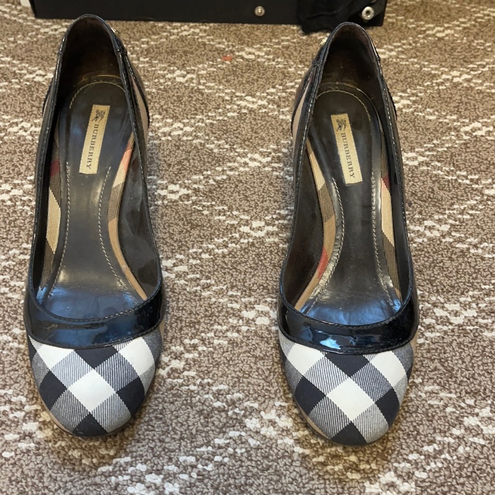Burberry shoes with black patent